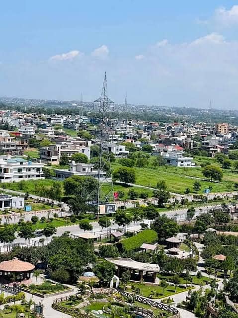 Welcome to FAIR CHOICE MULTI GARDENS B17 ISLAMABAD b block 24marla BEAUTIFUL LOCATION SOLID LAND AND POSSESSION PLOT IS AVAILABLE FOR SALE ON VERY REASONABLE PRICE (INVESTOR RATE) 3