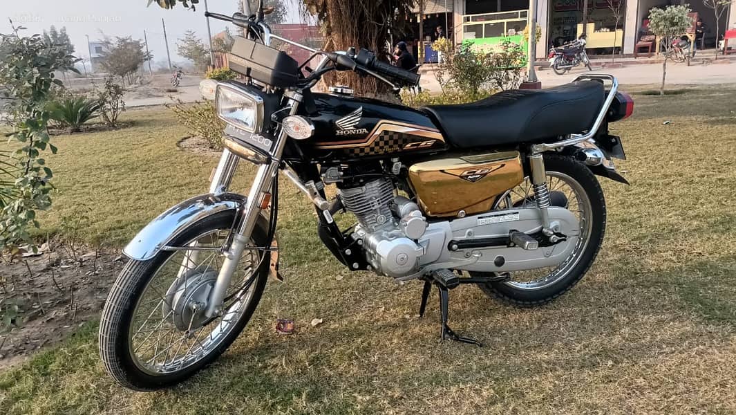 Honda CG 125 Special Edition 2024 8