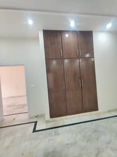 8 MARLA UPPER PORTION FOR RENT IN MILITARY ACCOUNTS MAIN COLLEGE ROAD LHR