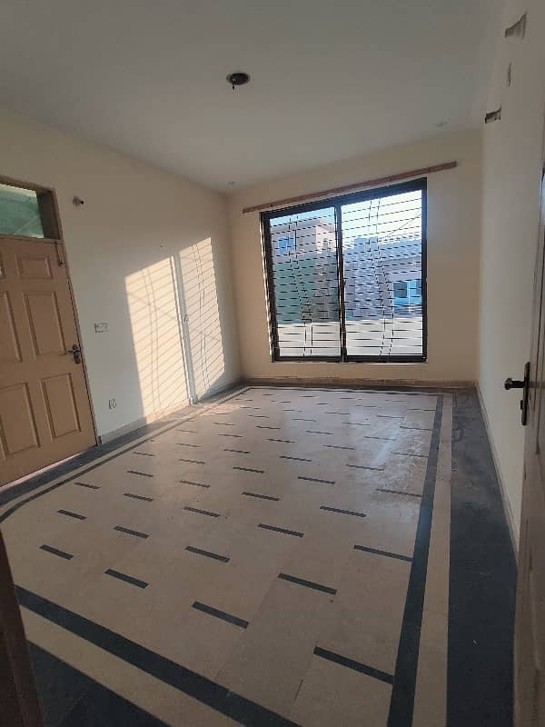 8 MARLA UPPER PORTION FOR RENT IN MILITARY ACCOUNTS MAIN COLLEGE ROAD LHR 0