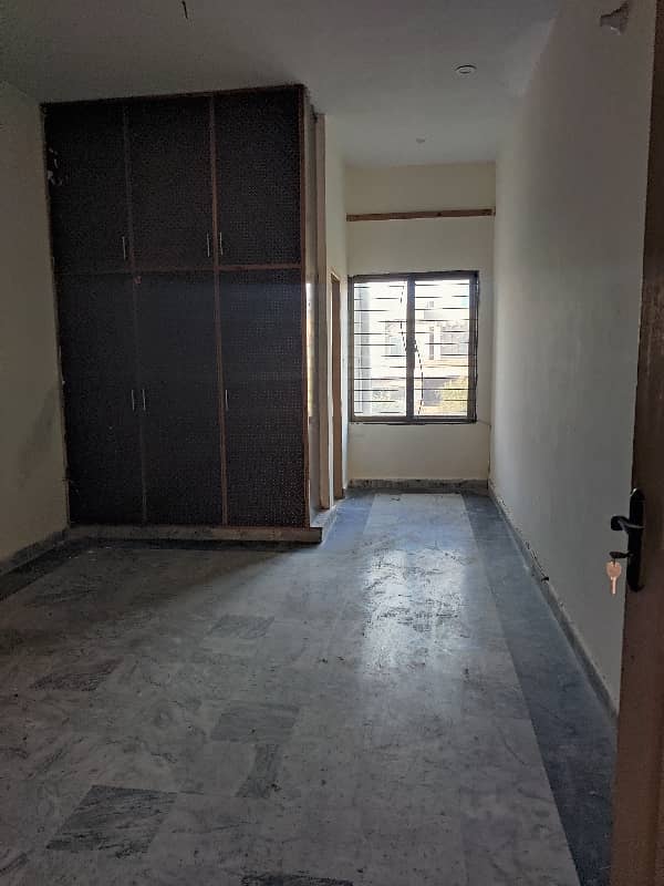 8 MARLA UPPER PORTION FOR RENT IN MILITARY ACCOUNTS MAIN COLLEGE ROAD LHR 3