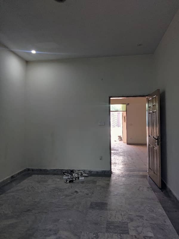 8 MARLA UPPER PORTION FOR RENT IN MILITARY ACCOUNTS MAIN COLLEGE ROAD LHR 5