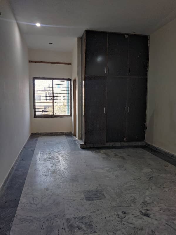 8 MARLA UPPER PORTION FOR RENT IN MILITARY ACCOUNTS MAIN COLLEGE ROAD LHR 7