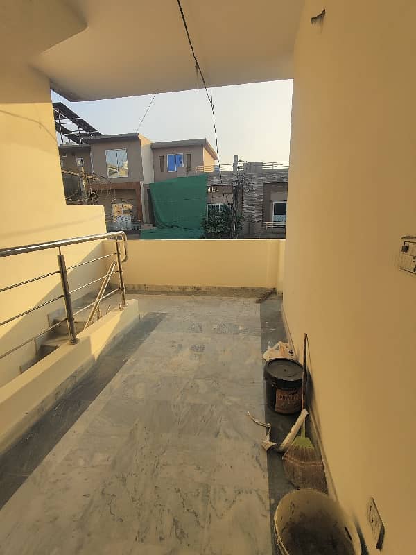 8 MARLA UPPER PORTION FOR RENT IN MILITARY ACCOUNTS MAIN COLLEGE ROAD LHR 8