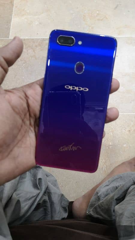 sale my OPPO. R15 good looking phone 1