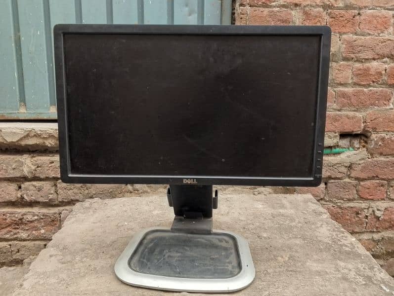 22 inch PC  LCD with extra  rotatable stand 3