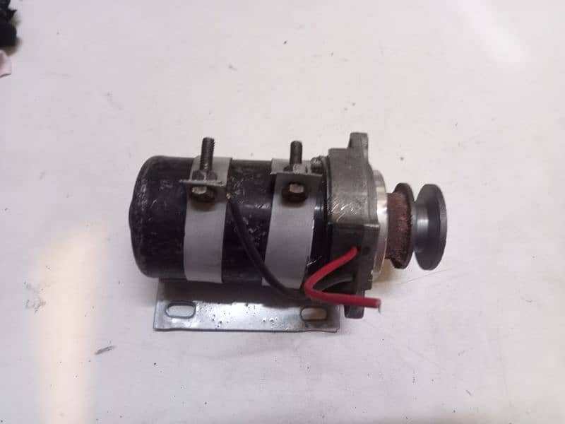 12/Volt DC Motor 1