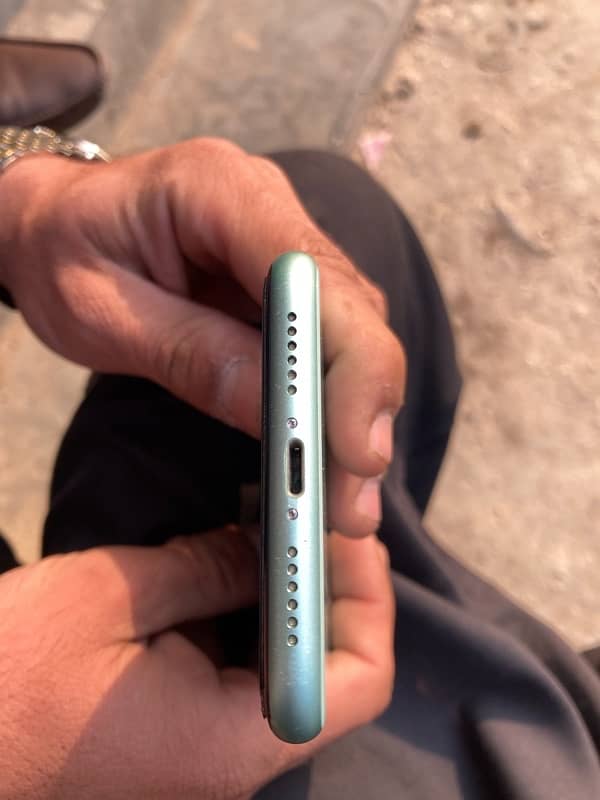 iphone 11 128gb demand 70k 2