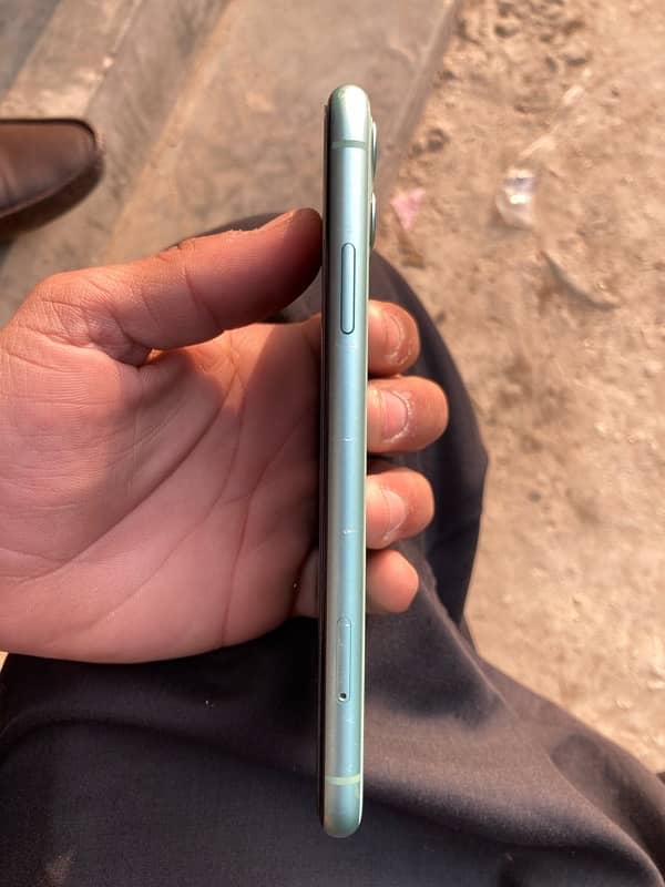 iphone 11 128gb demand 70k 3