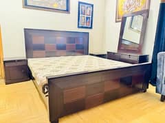 Elegant double bed set few months used