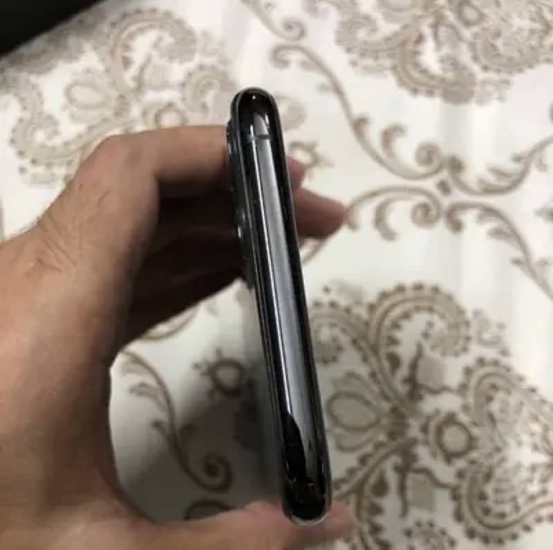 Apple iPhone 11 Pro Max 2