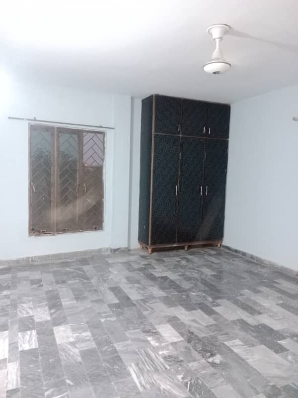 Upper portion for rent at the prime location in saddar new officer colony 4