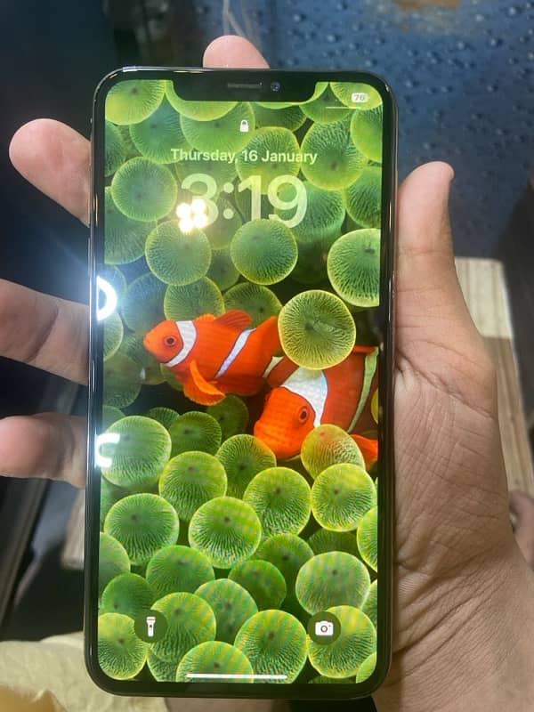 iPhone XS max64gp factory unlock golden colour 4