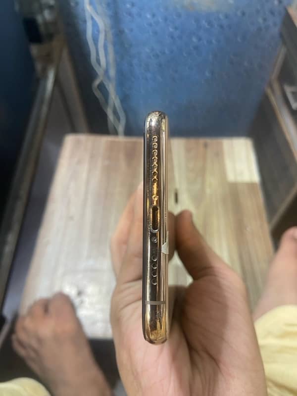 iPhone XS max64gp factory unlock golden colour 5