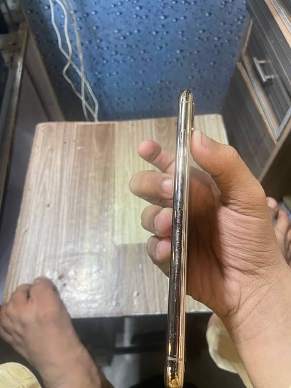 iPhone XS max64gp factory unlock golden colour 6