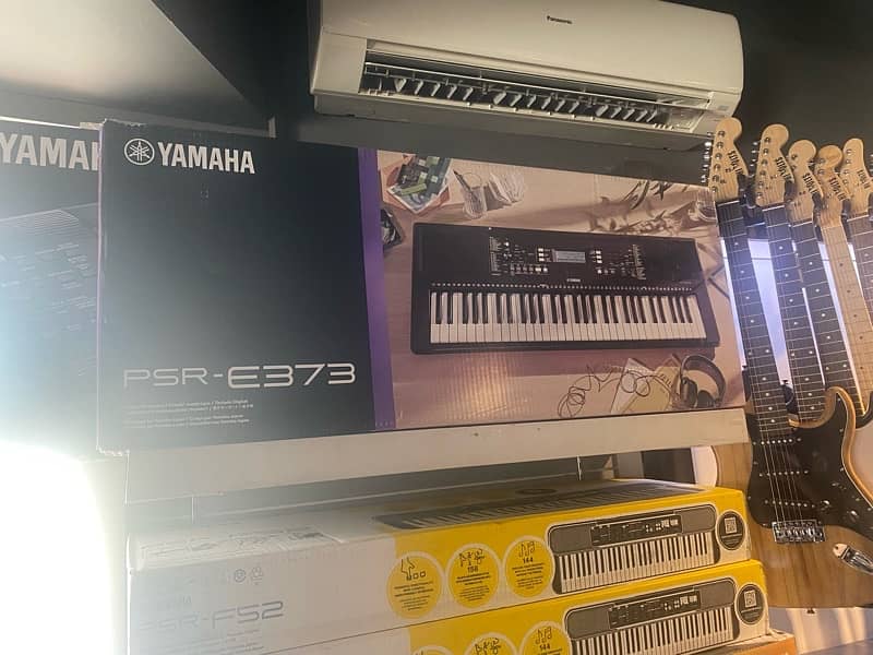 Yamaha PSR E-373 Keyboard Piano 2