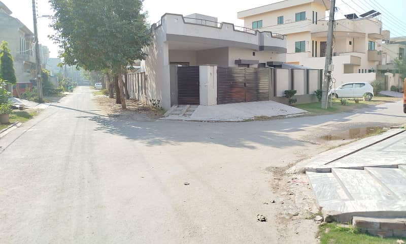 10 Marla Corner Single Storey Sale With Gas 0