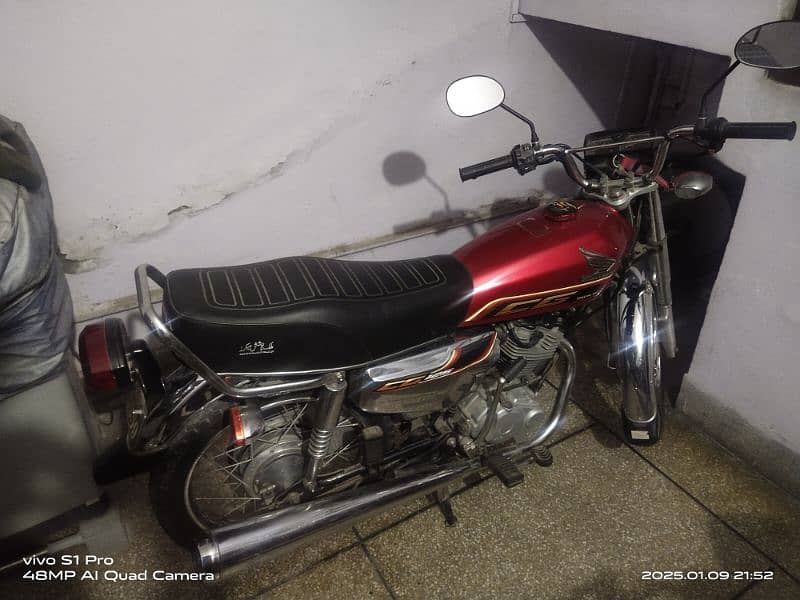 Honda CG 125S 2020 Silver Red Special Edition 1