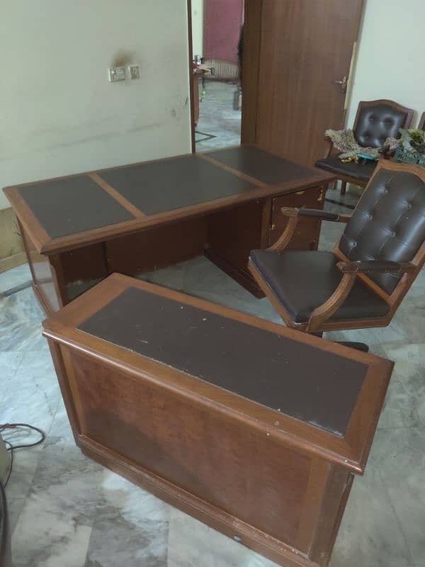 Wooden Office Tables And Wooden Chair 0