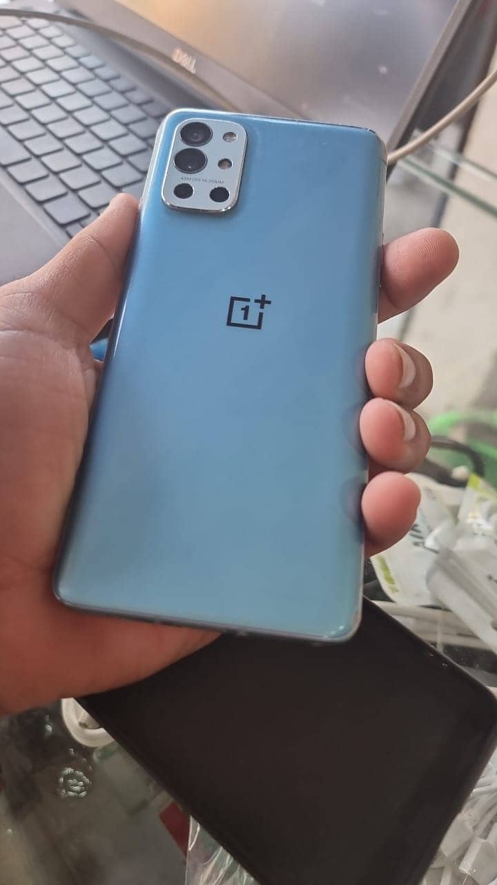 One Plus 9R 1