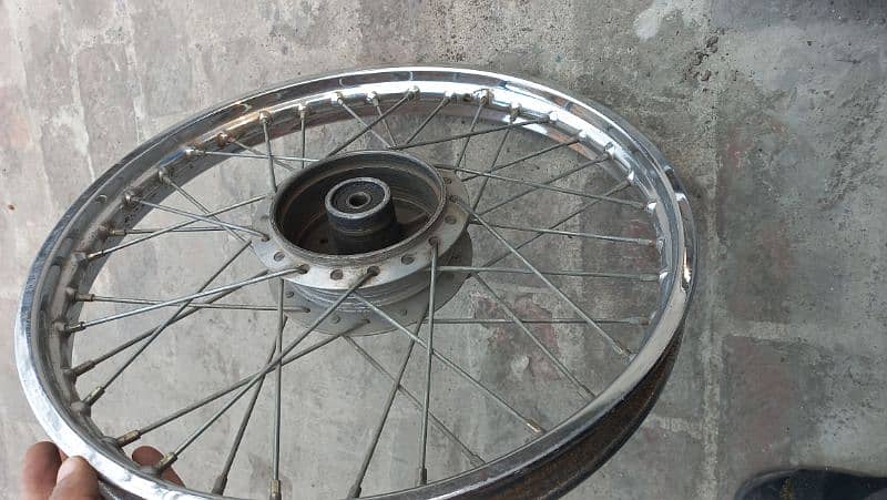 honda 70 wheel set with hub  good contion 7