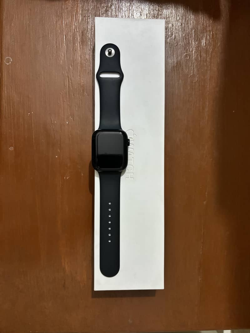 Apple Watch 7 45mm in 9/10 condition with box and cable 0