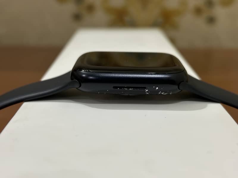 Apple Watch 7 45mm in 9/10 condition with box and cable 3