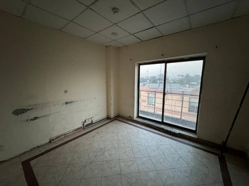 Ideal 670 SqFt Office for Rent adjacent to MM Alam Road Lahore 3