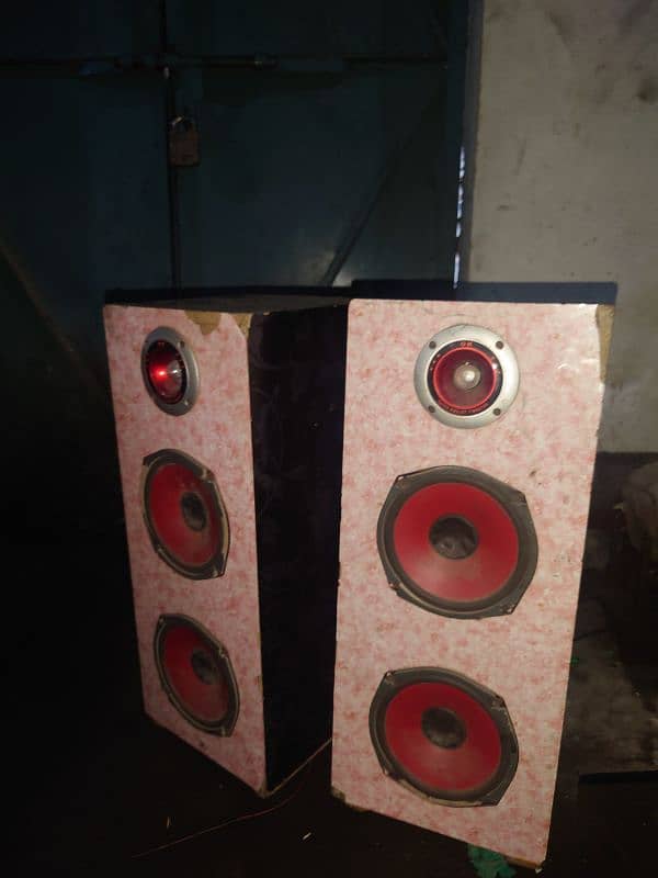 Speakers With Amplifier 1