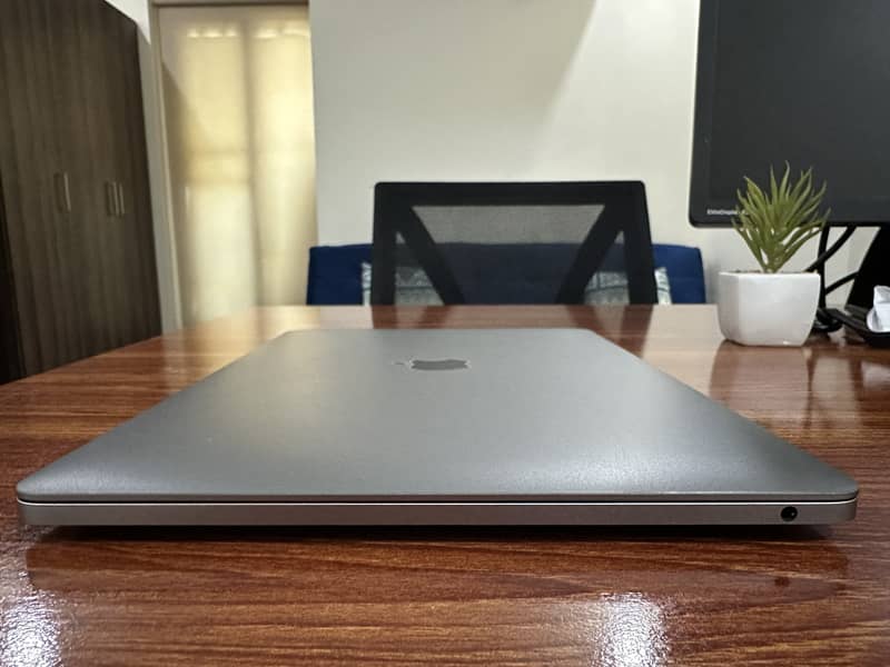 MacBook Pro M1 8gb/256gb Space Gray in 10/10 condition 1