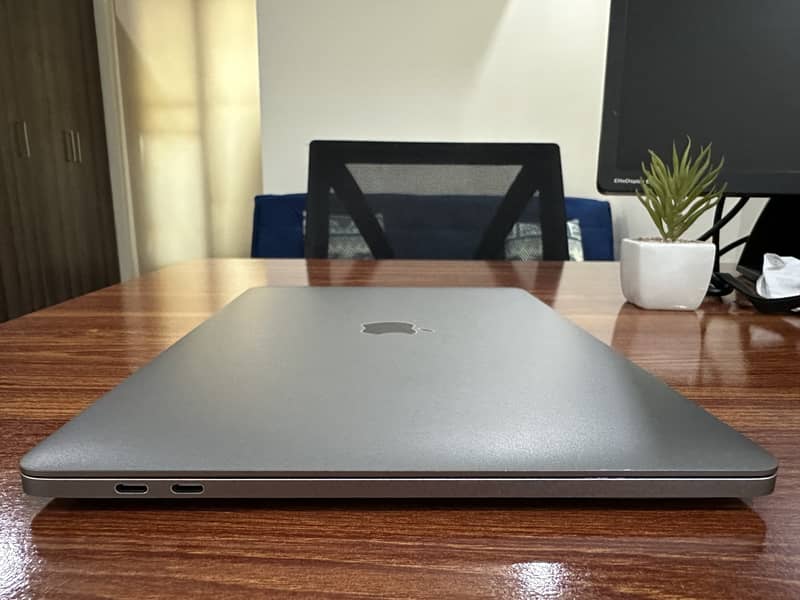 MacBook Pro M1 8gb/256gb Space Gray in 10/10 condition 3