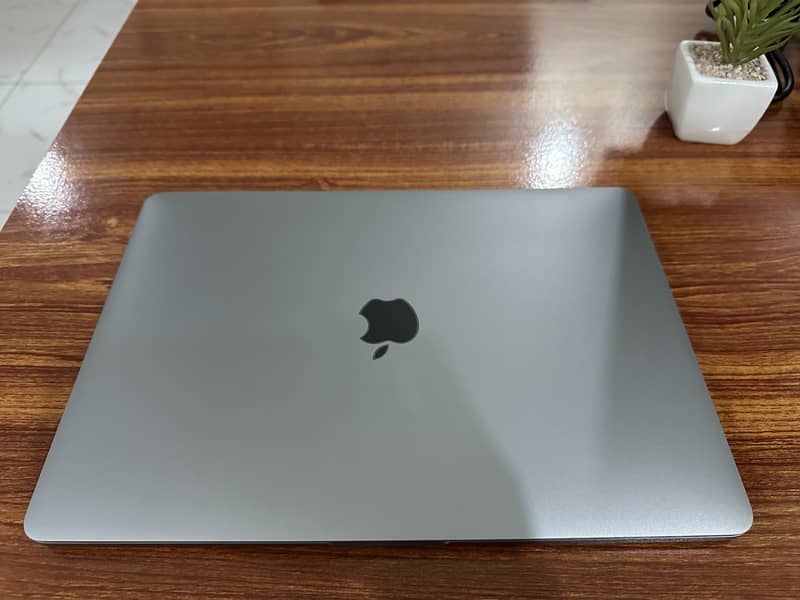 MacBook Pro M1 8gb/256gb Space Gray in 10/10 condition 4