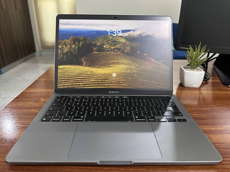 MacBook Pro M1 8gb/256gb Space Gray in 10/10 condition 7