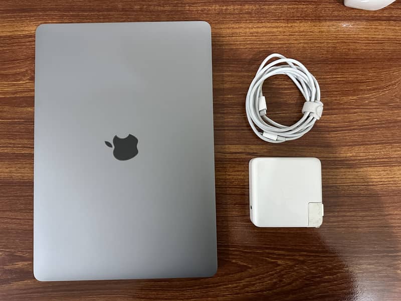 MacBook Pro M1 8gb/256gb Space Gray in 10/10 condition 10