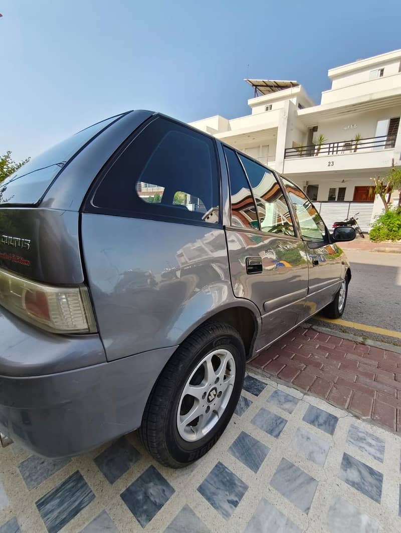 Suzuki Cultus Limited Edition 2016 Model Excellent Condition 3