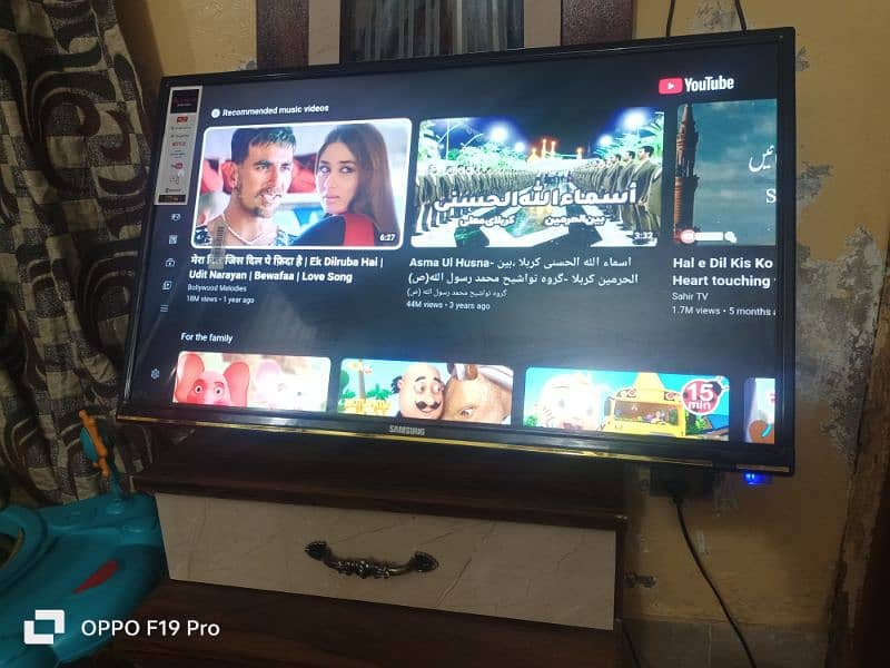 32 inch Smart LED tv 0