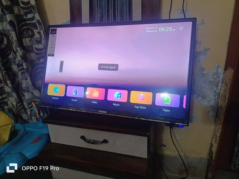 32 inch Smart LED tv 1