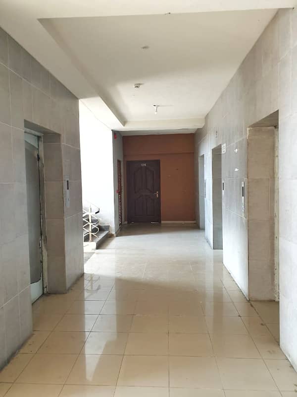 Ideal 600 SqFt Office for Rent adjacent to Main Boulevard Gulberg Lahore 4