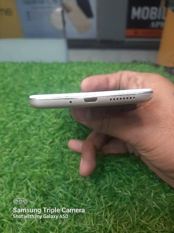 i am selling vivo y55a 6/128 good condition 1