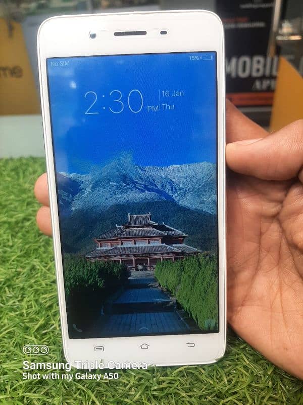 i am selling vivo y55a 6/128 good condition 2