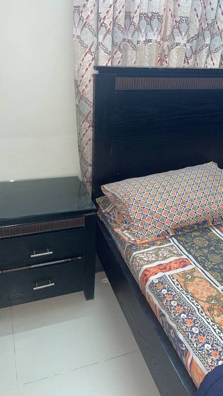 Black farmika wooden bed 2