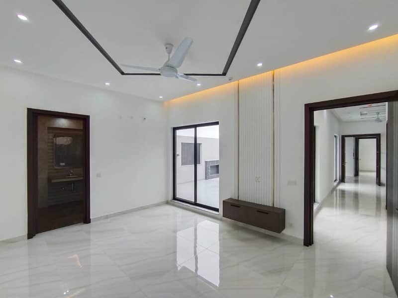 DHA PHASE 8 PRIME LOCATION 1 KANAL HOUSE FOR RENT 5