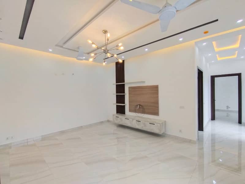 DHA PHASE 8 PRIME LOCATION 1 KANAL HOUSE FOR RENT 8