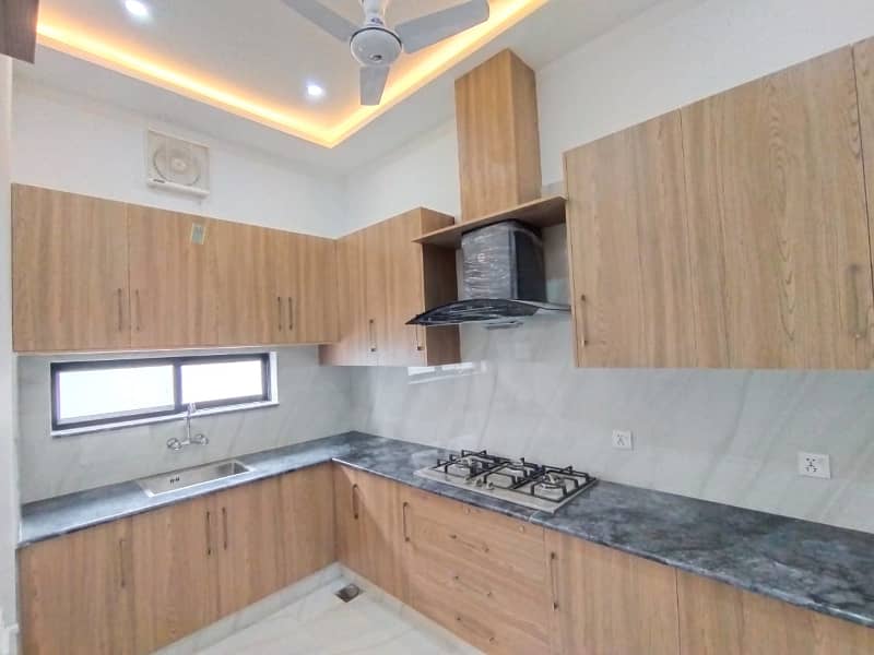 DHA PHASE 8 PRIME LOCATION 1 KANAL HOUSE FOR RENT 9