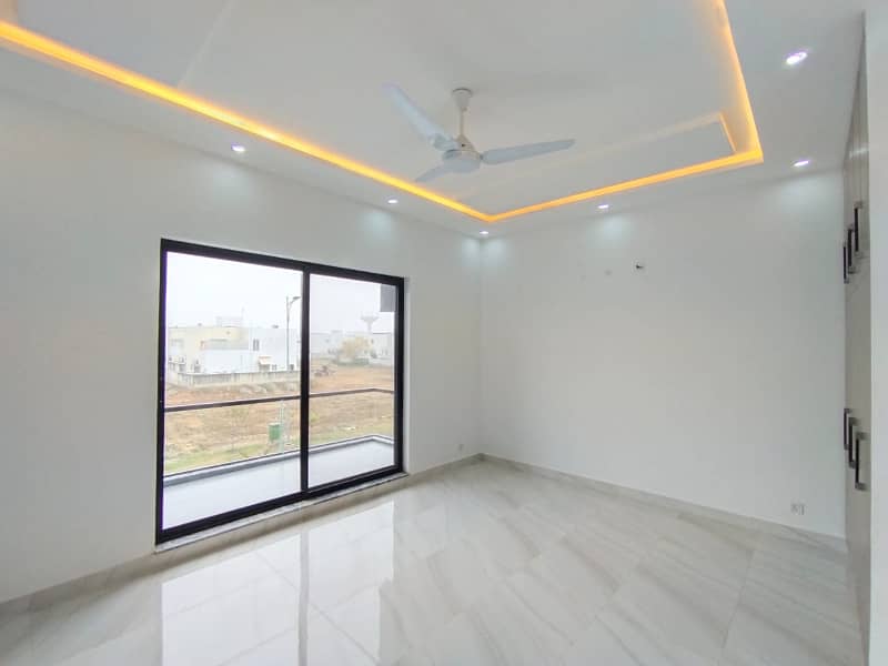 DHA PHASE 8 PRIME LOCATION 1 KANAL HOUSE FOR RENT 11