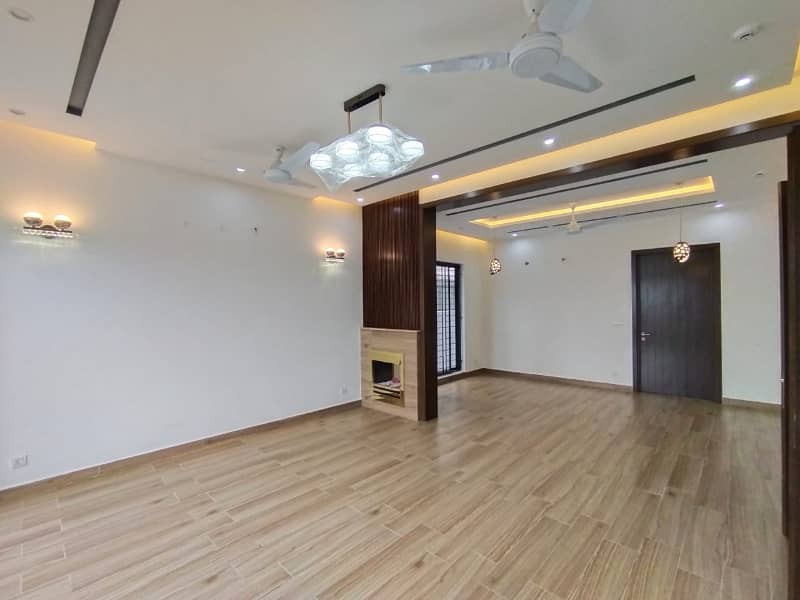 DHA PHASE 8 PRIME LOCATION 1 KANAL HOUSE FOR RENT 15