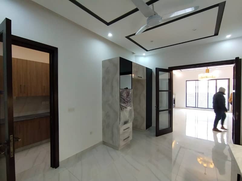 DHA PHASE 8 PRIME LOCATION 1 KANAL HOUSE FOR RENT 28