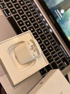 Apple AirPods 2 with charging case