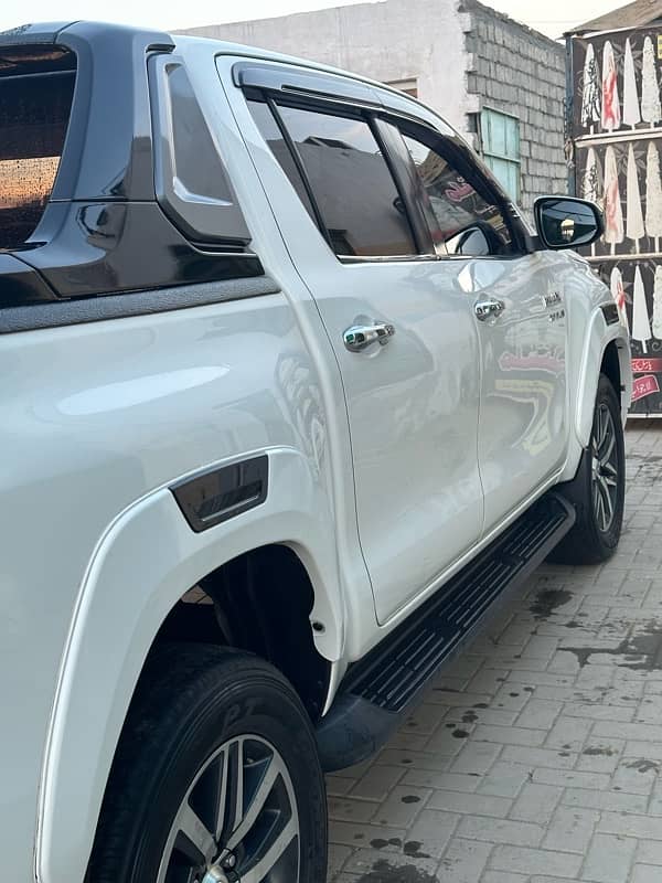 Toyota Hilux 2019 4