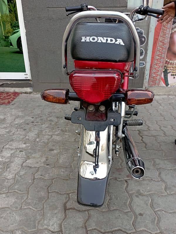 Honda CD70 3